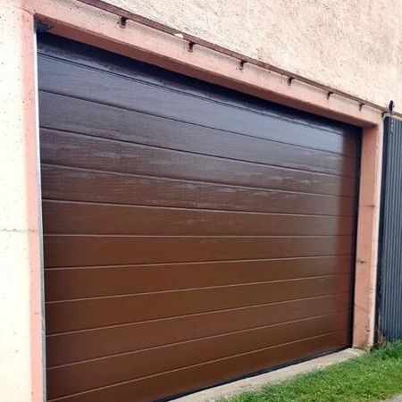 Lieferung und Montage der Garage