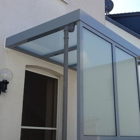 Überdachung mit Eindeckung aus Glas