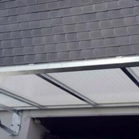 Überdachung mit Eindeckung aus Glas