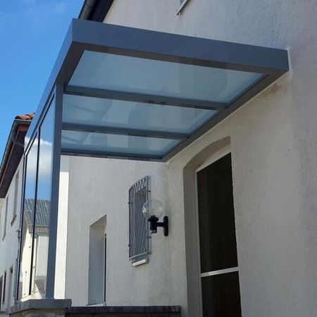 Überdachung mit Eindeckung aus Glas