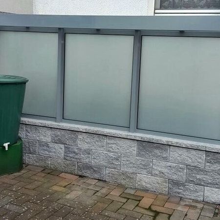 Überdachung mit Eindeckung aus Glas
